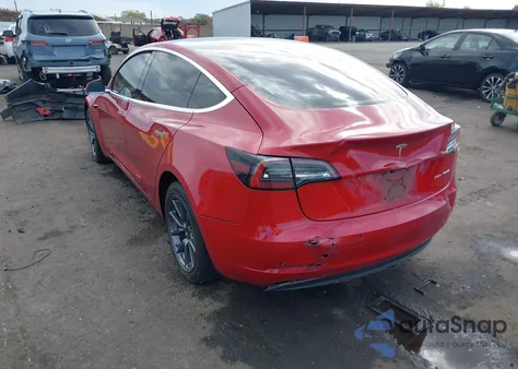 2018 Tesla Model 3 Long Range/Performance z USA, uszkodzony, nr VIN 5YJ3E1EB6JF129801
